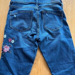 Express Women's Denim Embroidered Flowers
Mid Rise Jeans/ leggings